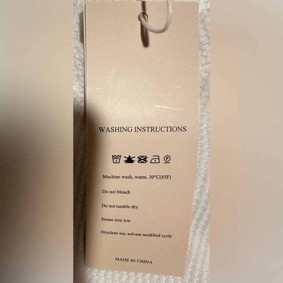 Dokotoo Waffle Knit White V-Neck Short Sleeve Top - Picture 3 of 9